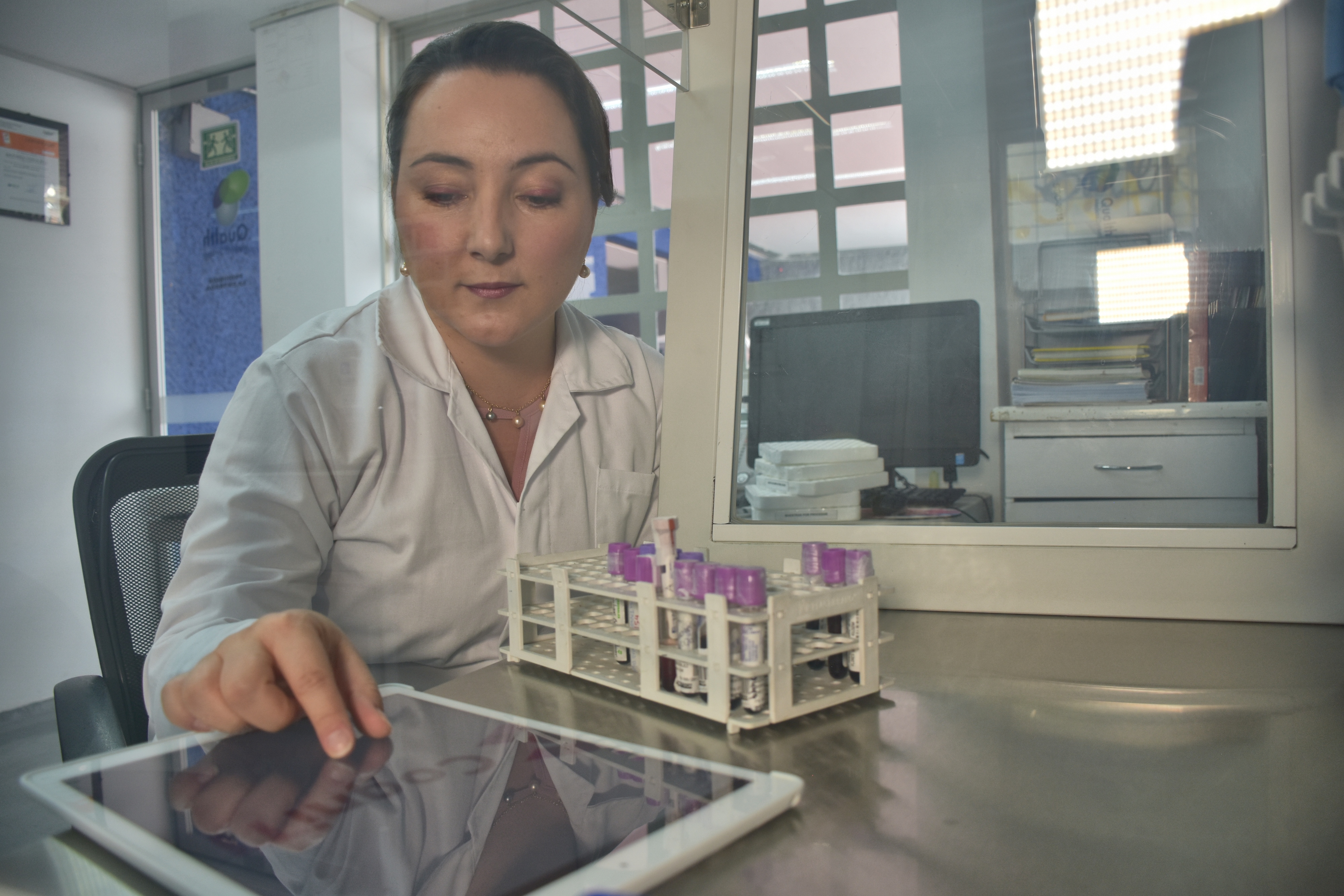 Laboratorio clínico con sistema CogniTI activo